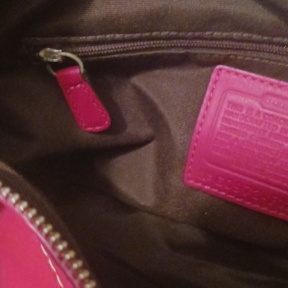 Coach shoulder/ handbag  Fushia  color - Picture 10 of 16